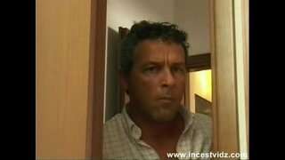 Babai i përdor situatën anal Babai i përdor situatën anal