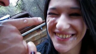 Lisa 양념을 얻을 엿 그녀의 큰 엉덩이 숲에서