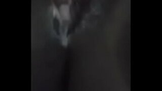 μογ παίζει με το μουνί