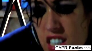 Brunette babe gets ciciodd