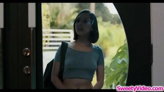 Sexy masseuse scissoring bere lesbiana bezeroarentzat